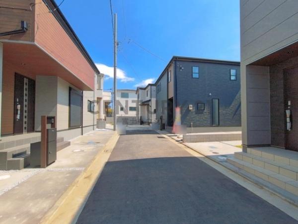 �_�ސ쌧������s����2���ڂ̐V�z��ˌ��Ă̑O�ʓ��H�܂ތ��n�ʐ^