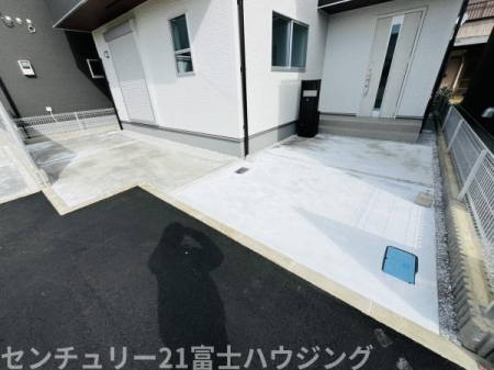 �_�ސ쌧������s�����̐V�z��ˌ��Ă̒��ԏ�