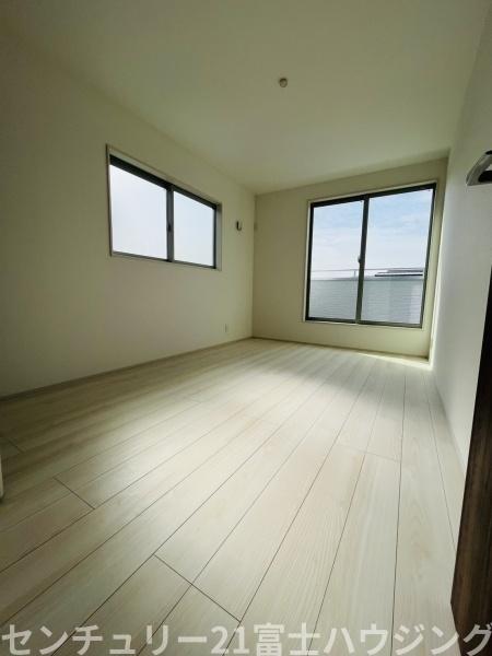 �_�ސ쌧������s�����̐V�z��ˌ��Ă̐Q��