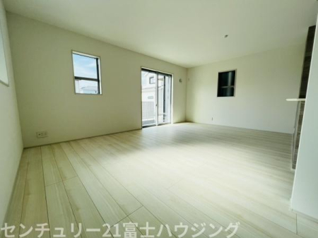 �_�ސ쌧������s�����̐V�z��ˌ��Ẵ��r���O