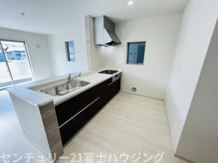 �_�ސ쌧������s�����̐V�z��ˌ��ẴL�b�`��