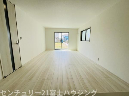 �_�ސ쌧������s�����̐V�z��ˌ��Ẵ��r���O