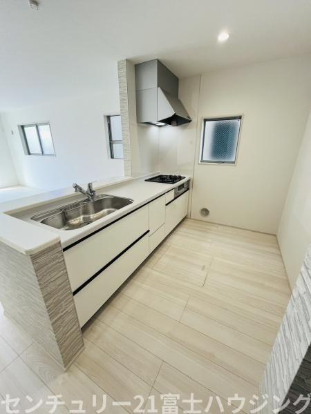 �_�ސ쌧������s�����̐V�z��ˌ��ẴL�b�`��