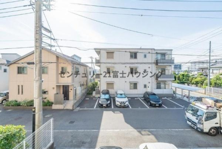 �_�ސ쌧������s�{��4���ڂ̒��Ã}���V�����̏Z�˂���̒��]�ʐ^