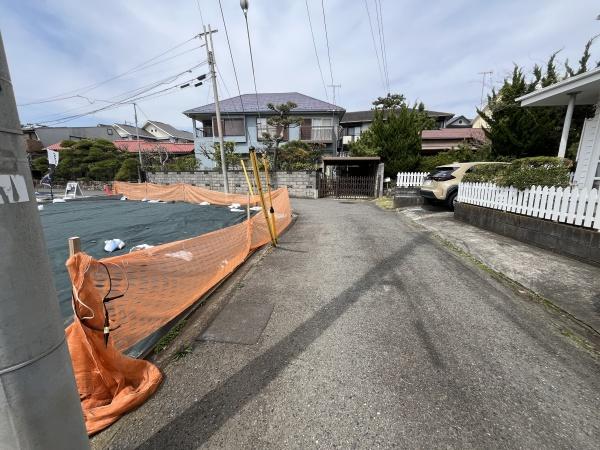 �_�ސ쌧������s���C�ݓ�6���ڂ̓y�n�̑O�ʓ��H�܂ތ��n�ʐ^