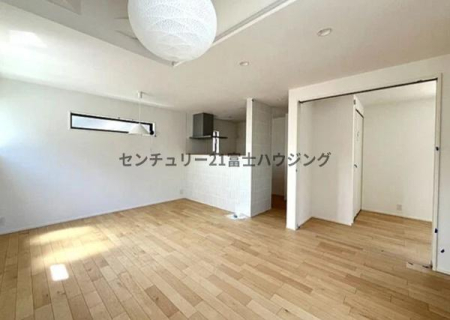 _ސ쌧s4ڂ̐VzˌẴrO