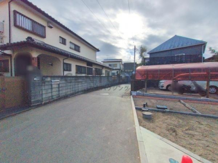 �_�ސ쌧������s�����u�̐V�z��ˌ��Ă̑O�ʓ��H�܂ތ��n�ʐ^