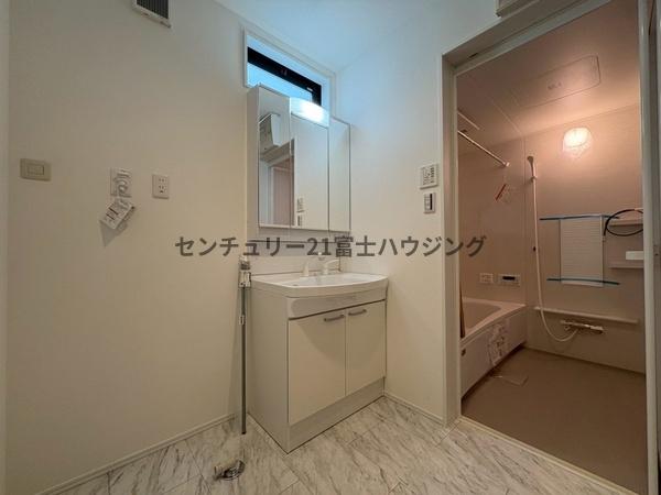 _ސ쌧qs␣̐VzˌĂ̐ʑEʏ