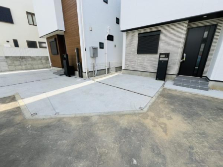 �_�ސ쌧������s�l�{��̐V�z��ˌ��Ă̒��ԏ�