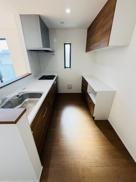 �_�ސ쌧������s�l�{��̐V�z��ˌ��ẴL�b�`��