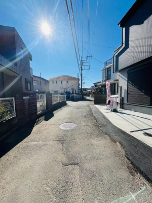 �_�ސ쌧������s�����u2���ڂ̐V�z��ˌ��Ă̑O�ʓ��H�܂ތ��n�ʐ^