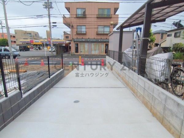 _ސ쌧s̐VzˌĂ̑OʓH܂ތnʐ^