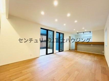 _ސ쌧qs򖾎4ڂ̐VzˌẴrO