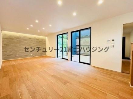 _ސ쌧qs򖾎4ڂ̐VzˌẴrO