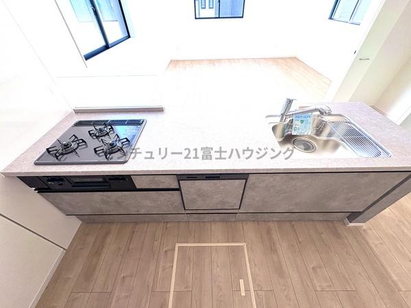 �_�ސ쌧������s���c1���ڂ̐V�z��ˌ��ẴL�b�`��