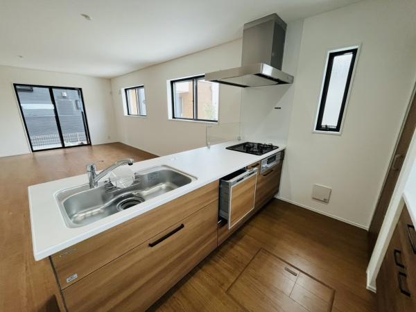 �_�ސ쌧������s���C��4���ڂ̐V�z��ˌ��ẴL�b�`��