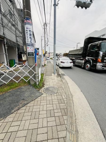 �_�ސ쌧������s�݂���2���ڂ̐V�z��ˌ��Ă̑O�ʓ��H�܂ތ��n�ʐ^