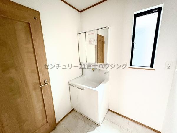 _ސ쌧sCݓ4ڂ̐VzˌĂ̐ʑEʏ