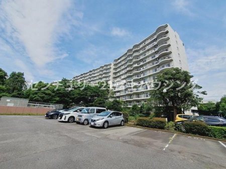 神奈川県鎌倉市岡本の中古マンションの現地外観写真