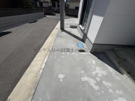 �_�ސ쌧������s����2���ڂ̐V�z��ˌ��Ă̒��ԏ�