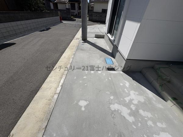 �_�ސ쌧������s����2���ڂ̐V�z��ˌ��Ă̒��ԏ�