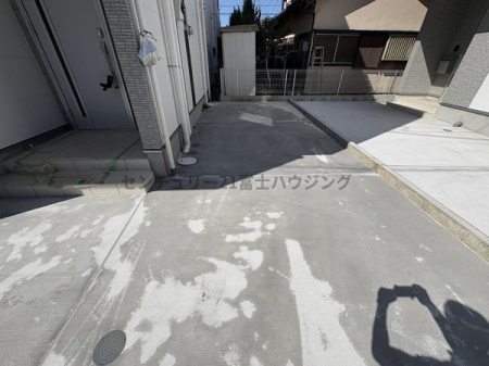 �_�ސ쌧������s����2���ڂ̐V�z��ˌ��Ă̒��ԏ�