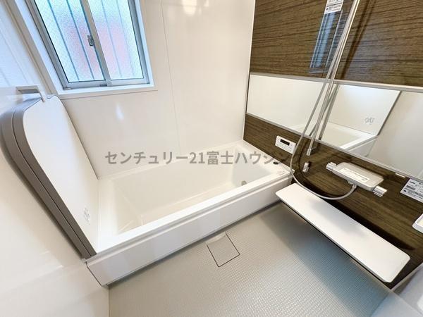 �_�ސ쌧������s����2���ڂ̐V�z��ˌ��Ă̗���