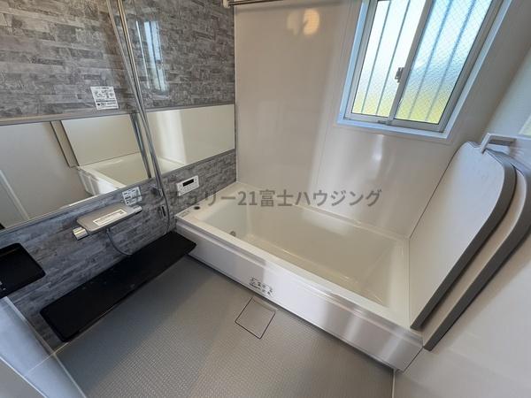 �_�ސ쌧������s����2���ڂ̐V�z��ˌ��Ă̗���