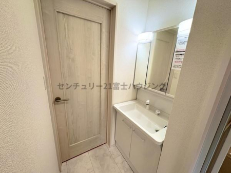 _ސ쌧ˎsPu̐VzˌĂ̐ʑEʏ