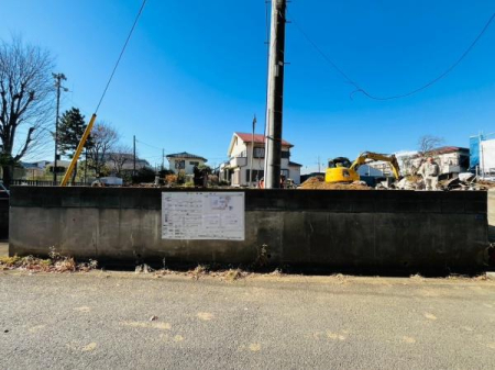 �_�ސ쌧����s�ΐ�6���ڂ̐V�z��ˌ��Ă̑O�ʓ��H�܂ތ��n�ʐ^