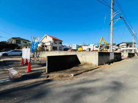 �_�ސ쌧����s�ΐ�6���ڂ̐V�z��ˌ��Ă̑O�ʓ��H�܂ތ��n�ʐ^