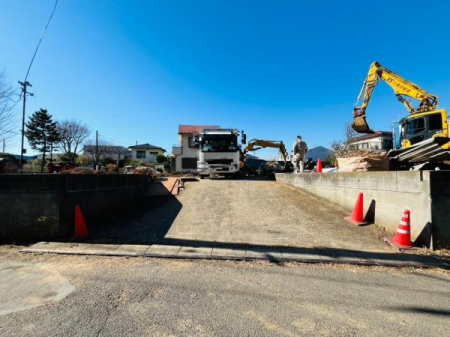 �_�ސ쌧����s�ΐ�6���ڂ̐V�z��ˌ��Ă̑O�ʓ��H�܂ތ��n�ʐ^