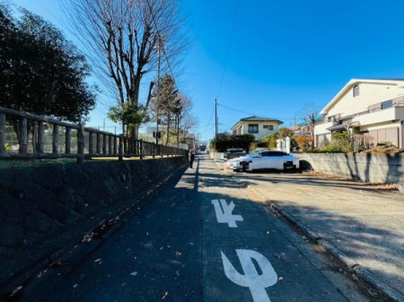 �_�ސ쌧����s�ΐ�6���ڂ̐V�z��ˌ��Ă̑O�ʓ��H�܂ތ��n�ʐ^