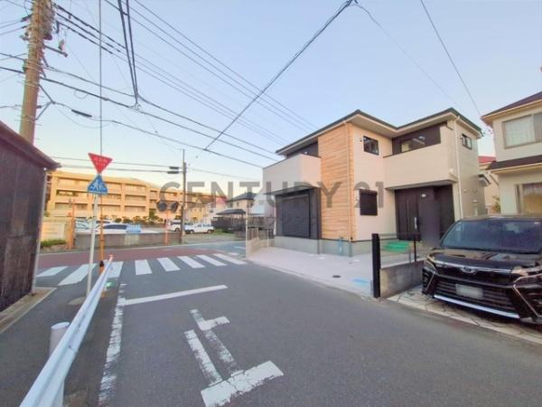 �_�ސ쌧����s�А�5���ڂ̐V�z��ˌ��Ă̑O�ʓ��H�܂ތ��n�ʐ^