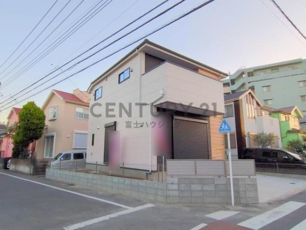 �_�ސ쌧����s�А�5���ڂ̐V�z��ˌ��Ă̑O�ʓ��H�܂ތ��n�ʐ^