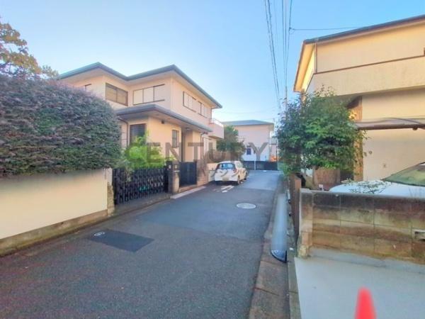 �_�ސ쌧����s���ӎ�3���ڂ̐V�z��ˌ��Ă̑O�ʓ��H�܂ތ��n�ʐ^