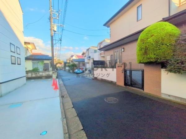 �_�ސ쌧����s���ӎ�3���ڂ̐V�z��ˌ��Ă̑O�ʓ��H�܂ތ��n�ʐ^