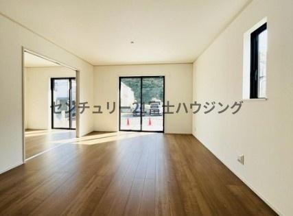 �_�ސ쌧����s���̐V�z��ˌ��Ẵ��r���O