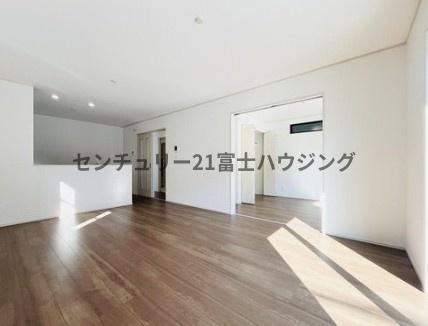 �_�ސ쌧����s���̐V�z��ˌ��Ẵ��r���O