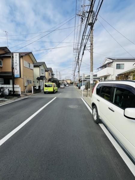 �_�ސ쌧������s����4���ڂ̐V�z��ˌ��Ă̑O�ʓ��H�܂ތ��n�ʐ^