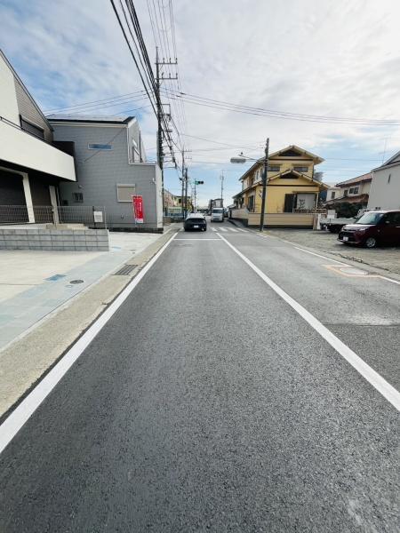 �_�ސ쌧������s����4���ڂ̐V�z��ˌ��Ă̑O�ʓ��H�܂ތ��n�ʐ^