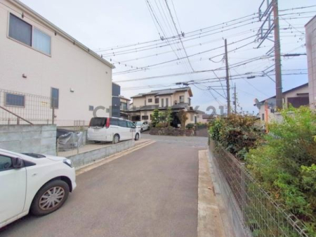 �_�ސ쌧����s���̐V�z��ˌ��Ă̑O�ʓ��H�܂ތ��n�ʐ^