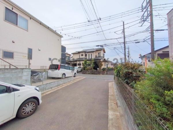 �_�ސ쌧����s���̐V�z��ˌ��Ă̑O�ʓ��H�܂ތ��n�ʐ^