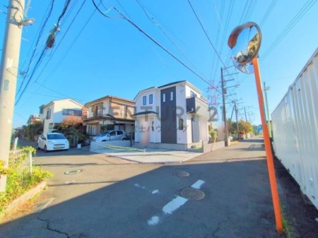 �_�ސ쌧����s����̐V�z��ˌ��Ă̑O�ʓ��H�܂ތ��n�ʐ^