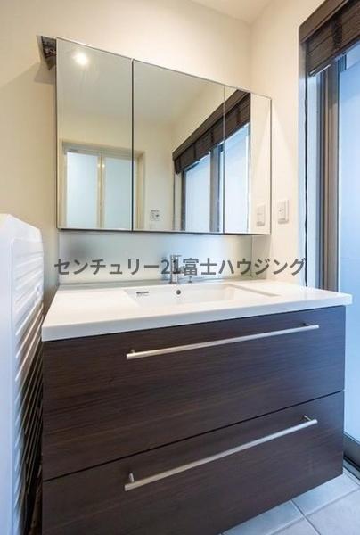 _ސ쌧sCݖk5ڂ̒ÈˌĂ̐ʑEʏ