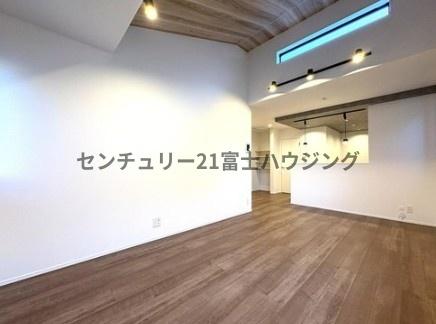 _ސ쌧s5ڂ̐VzˌẴrO