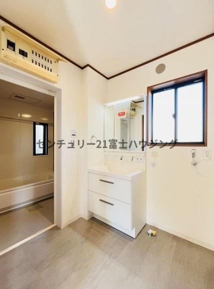 �_�ސ쌧����s����4���ڂ̒��È�ˌ��Ă̐��ʑ�E���ʏ�