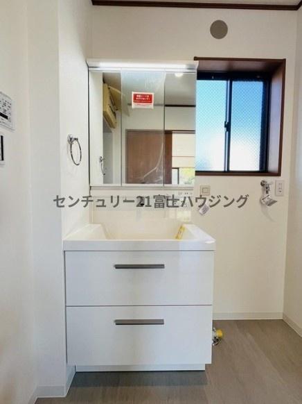 �_�ސ쌧����s����4���ڂ̒��È�ˌ��Ă̐��ʑ�E���ʏ�