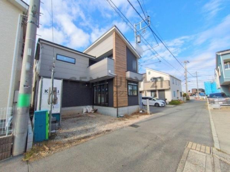 �_�ސ쌧������s��̐V�z��ˌ��Ă̑O�ʓ��H�܂ތ��n�ʐ^