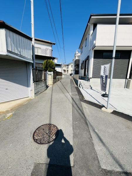 �_�ސ쌧������s���6���ڂ̐V�z��ˌ��Ă̑O�ʓ��H�܂ތ��n�ʐ^